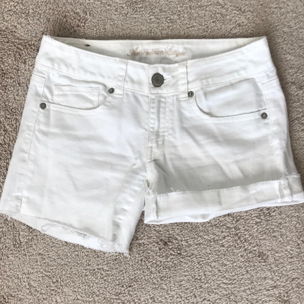 AMERICAN EAGLE white denim shorts